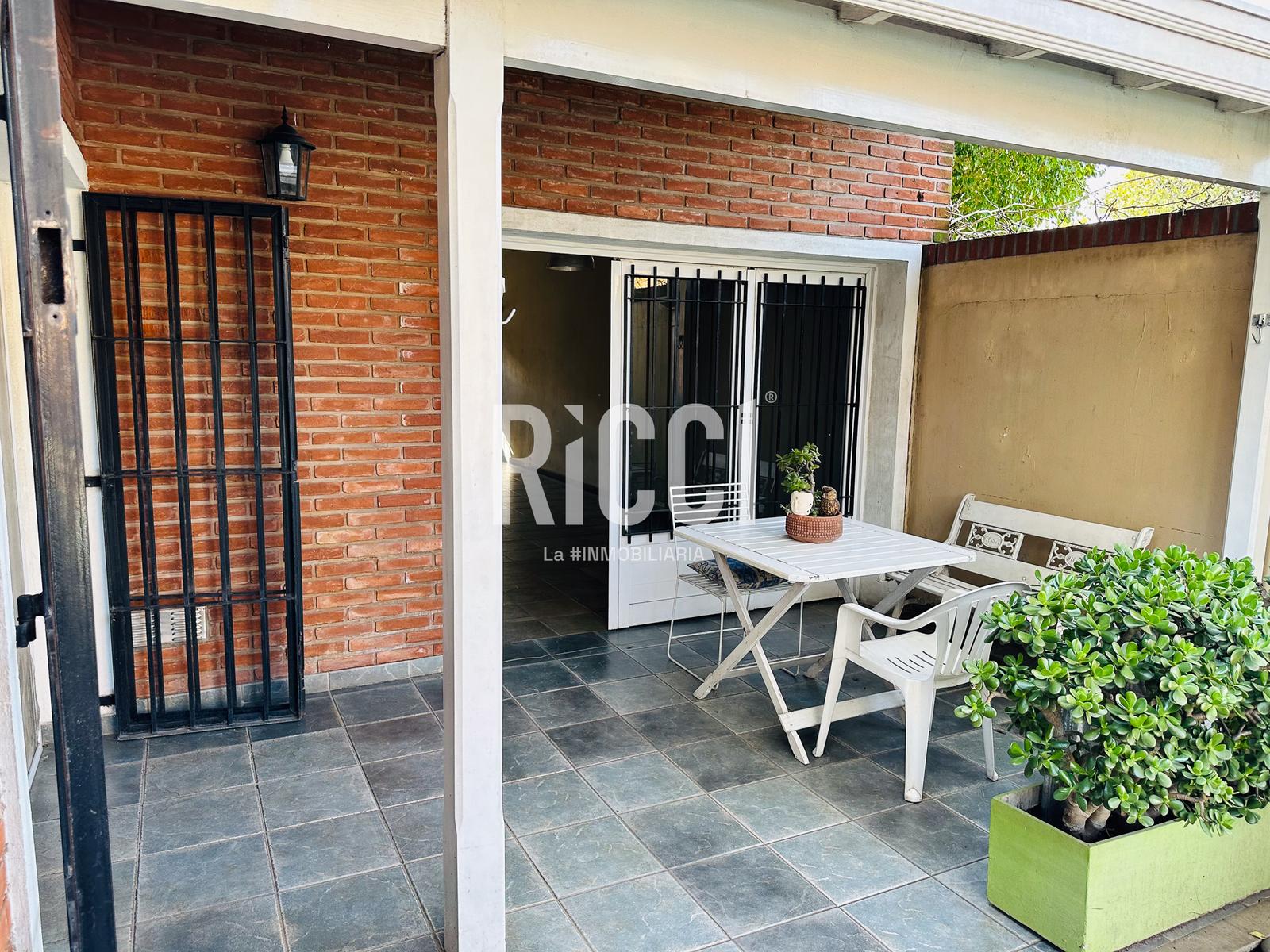 Foto Casa en Venta en Berazategui, G.B.A. Zona Sur calle 8 al 4100