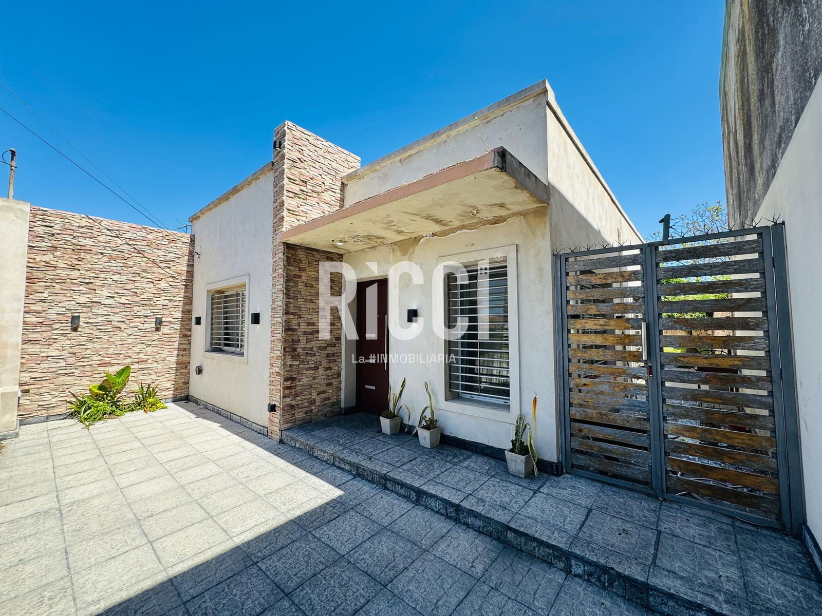 Foto Casa en Venta en Berazategui, Berazategui 153  al 1900